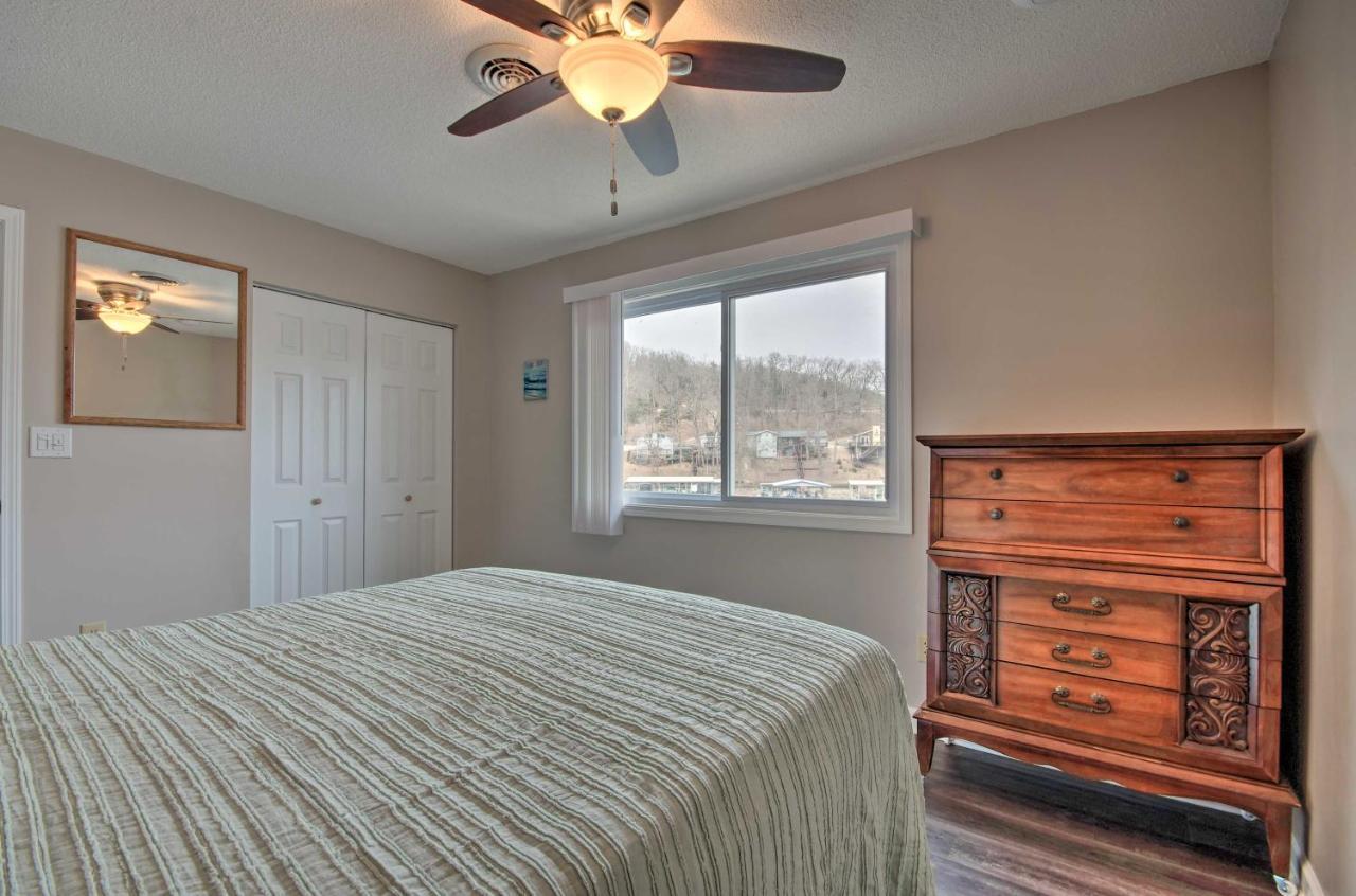 Villa On-The-Water Retreat With Dock Pet Friendly! Lake Ozark Esterno foto